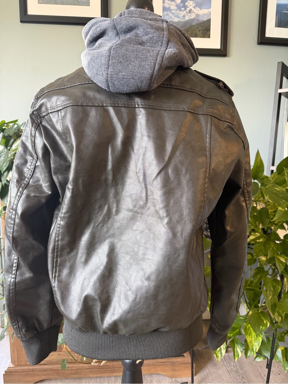WULFUL Men’s Faux Leather Bomber Jacket. Size S. NWT. - Picture 2 of 5